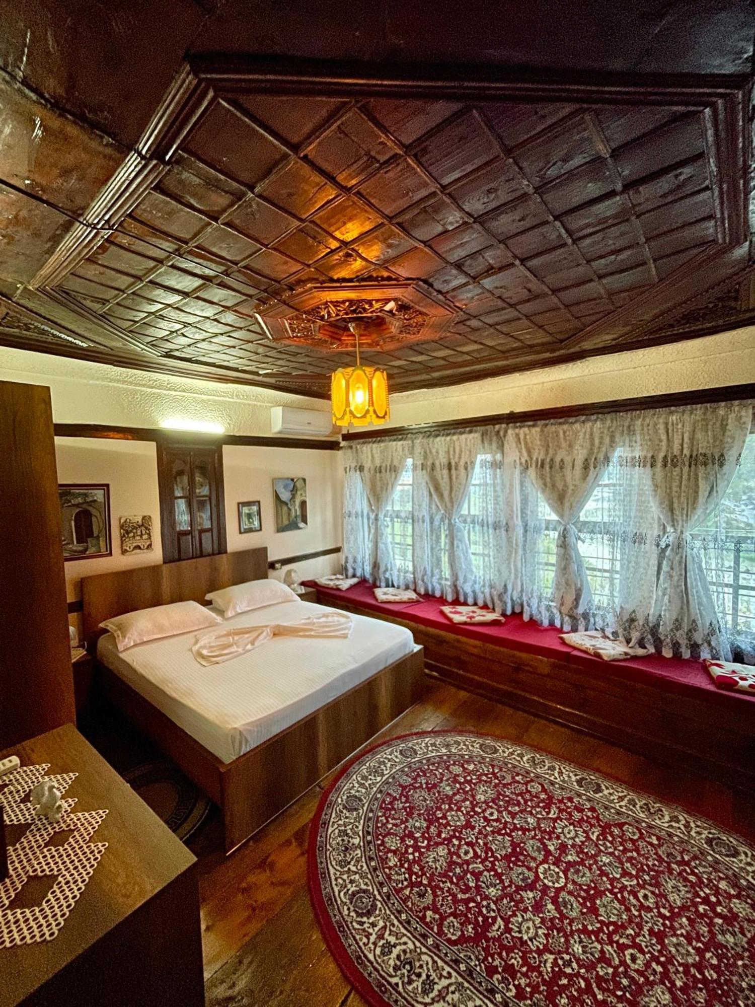 Restaurant & Guest House Semani Berat Eksteriør billede