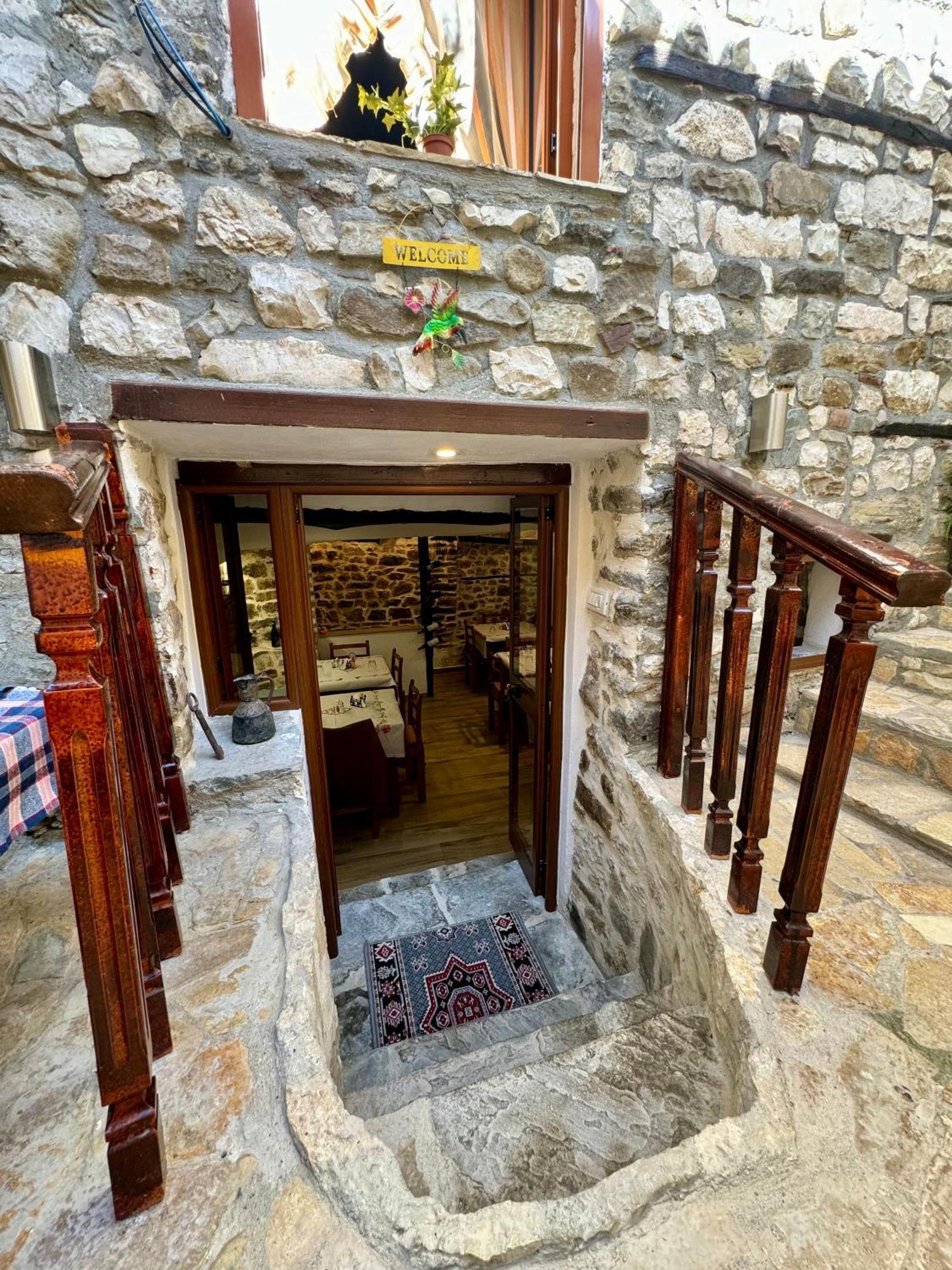 Restaurant & Guest House Semani Berat Eksteriør billede