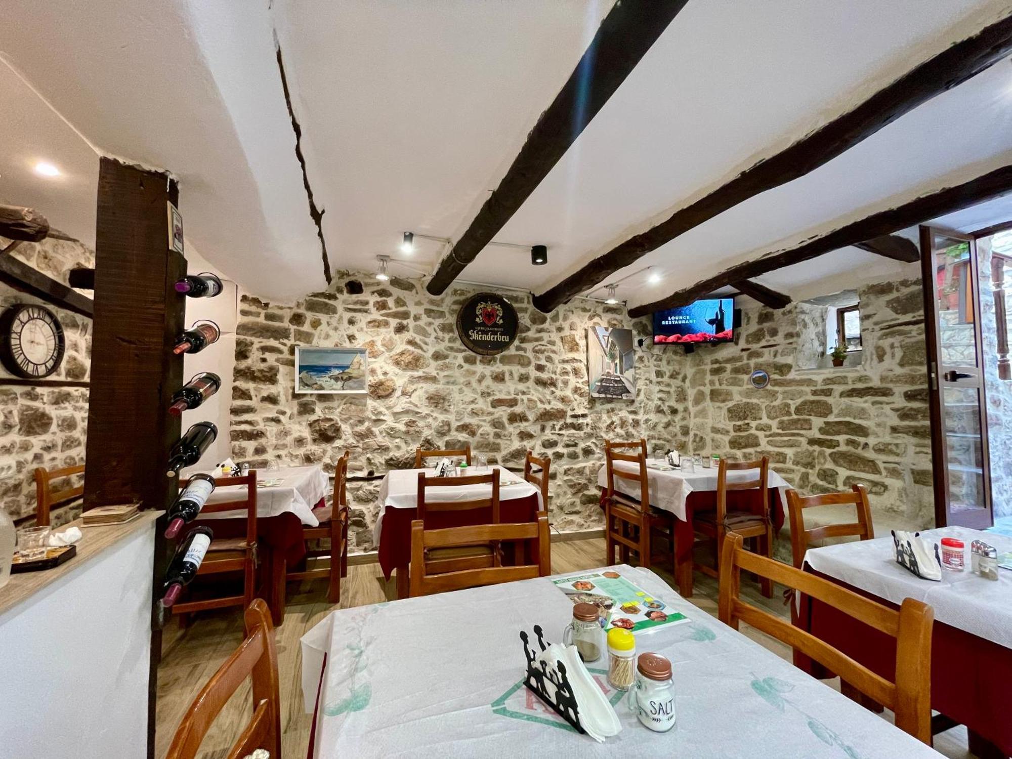 Restaurant & Guest House Semani Berat Eksteriør billede