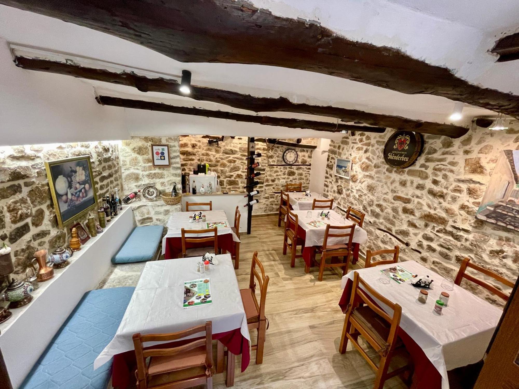 Restaurant & Guest House Semani Berat Eksteriør billede